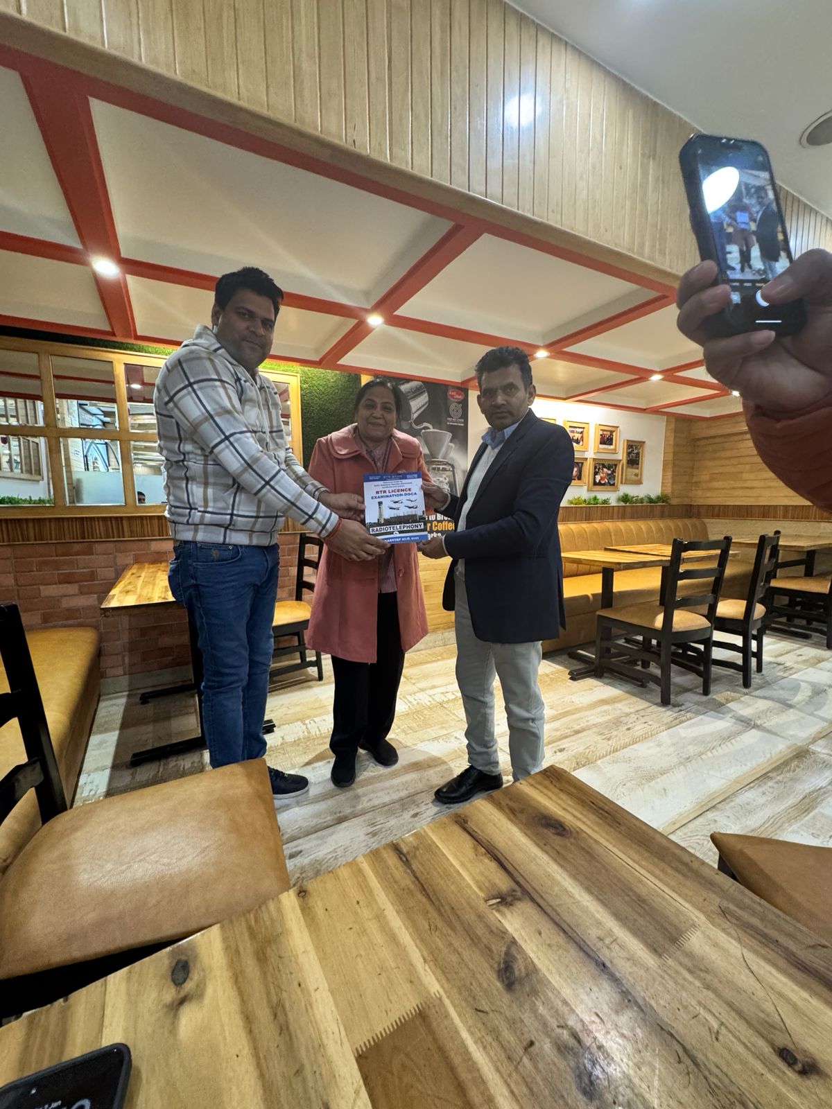 Captain Preeti honoured by RP Kashyap for aviation education work